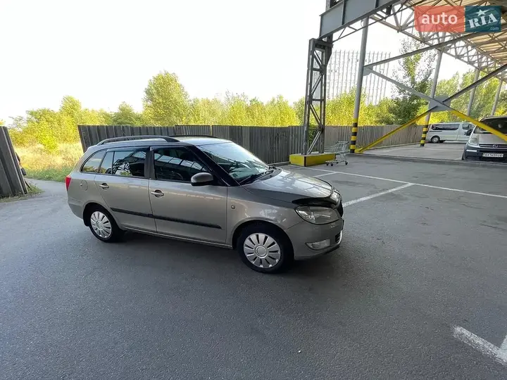 Skoda Fabia 2012 photo 5