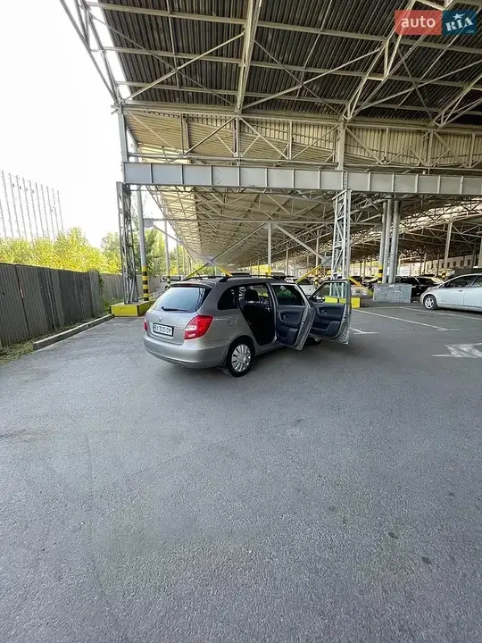 Skoda Fabia 2012 photo 2