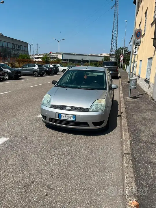 Ford Fiesta 2004 photo 5