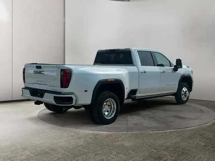 GMC Sierra 3500Hd 2026 photo 5