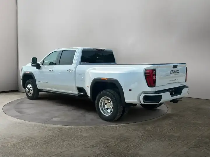 GMC Sierra 3500Hd 2026 photo 3