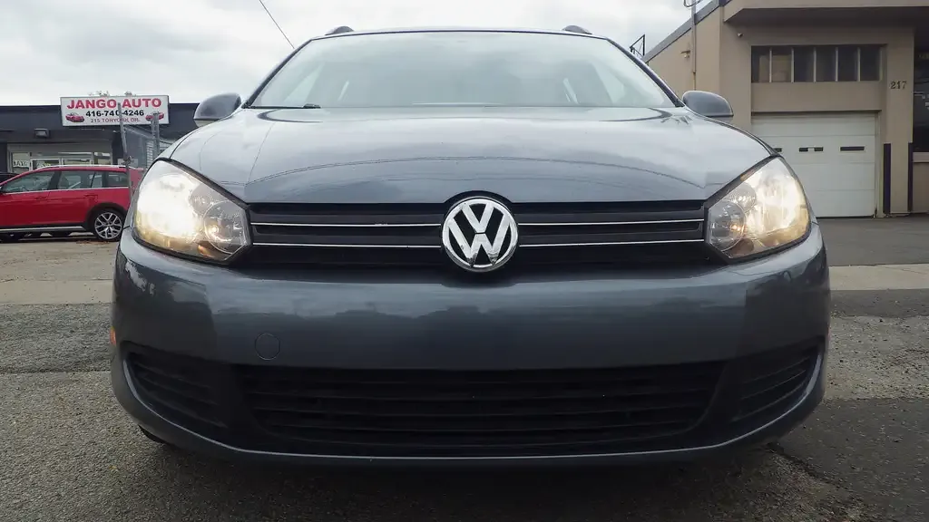 Volkswagen Golf 2010 photo 4