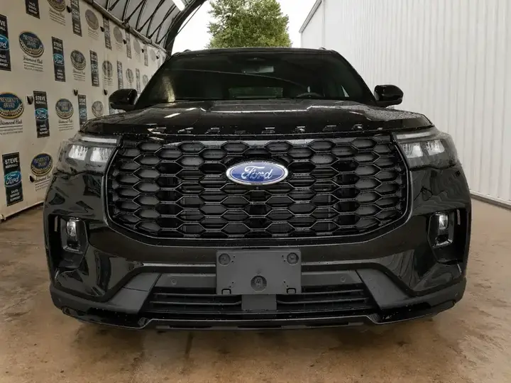 Ford Explorer 2026 photo 3
