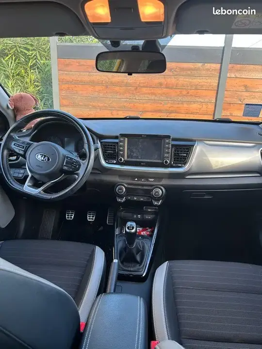 Kia Stonic 2021 photo 2