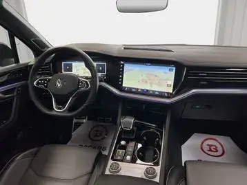 Volkswagen Touareg 2023 photo 2