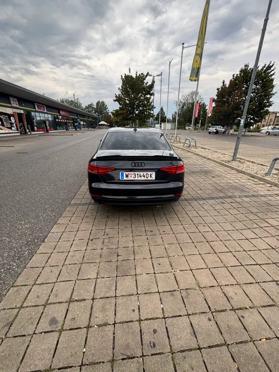 Audi A4 2018 photo 2