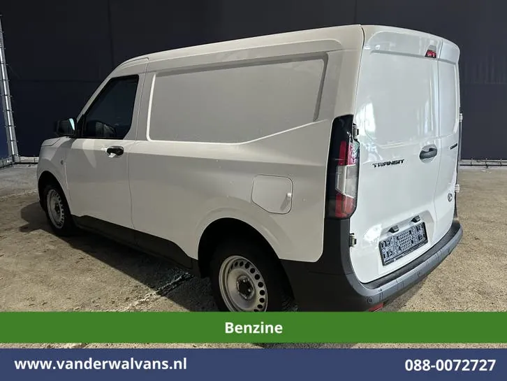 Ford Transit Courier 2024 photo 3