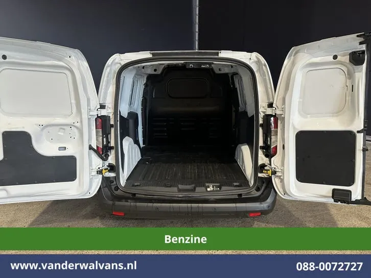 Ford Transit Courier 2024 photo 2