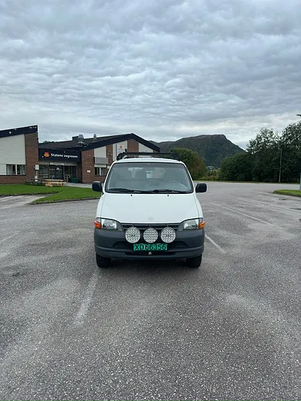 Toyota Hiace 2001 photo 2