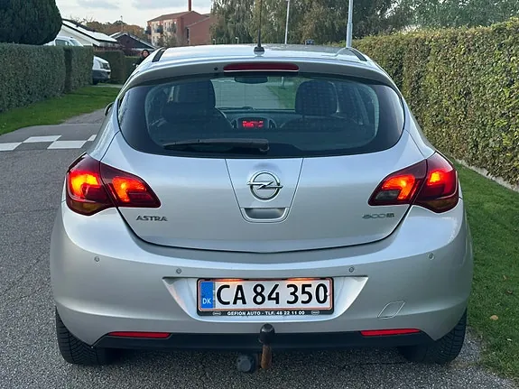 Opel Astra 2010 photo 4