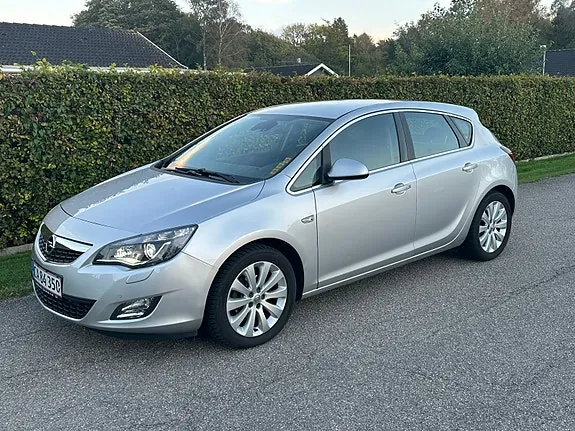 Opel Astra 2010 photo 2