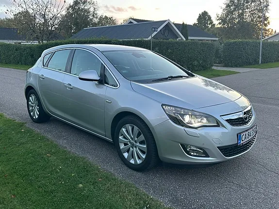 Opel Astra 2010 photo 3