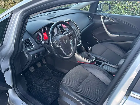 Opel Astra 2010 photo 5