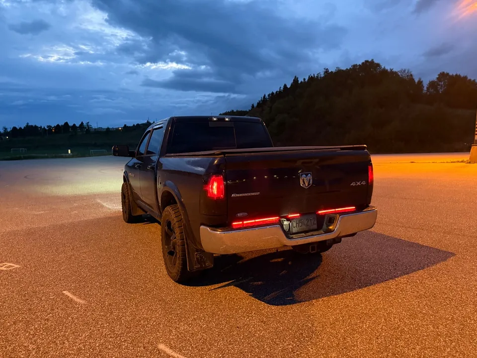 Dodge Ram 1500 2012 photo 2