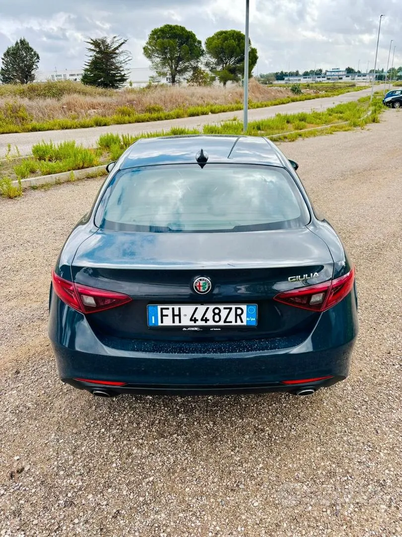 Alfa Romeo Giulia 2017 photo 2