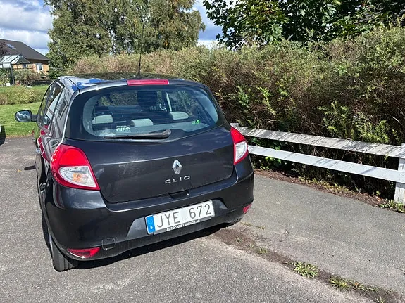 Renault Clio 2010 photo 3
