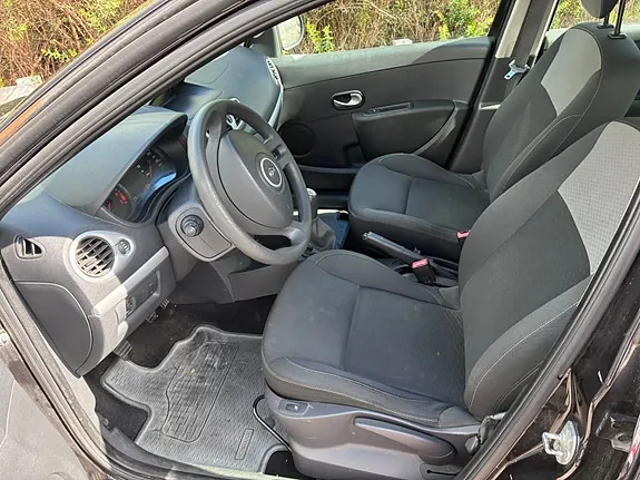 Renault Clio 2010 photo 5