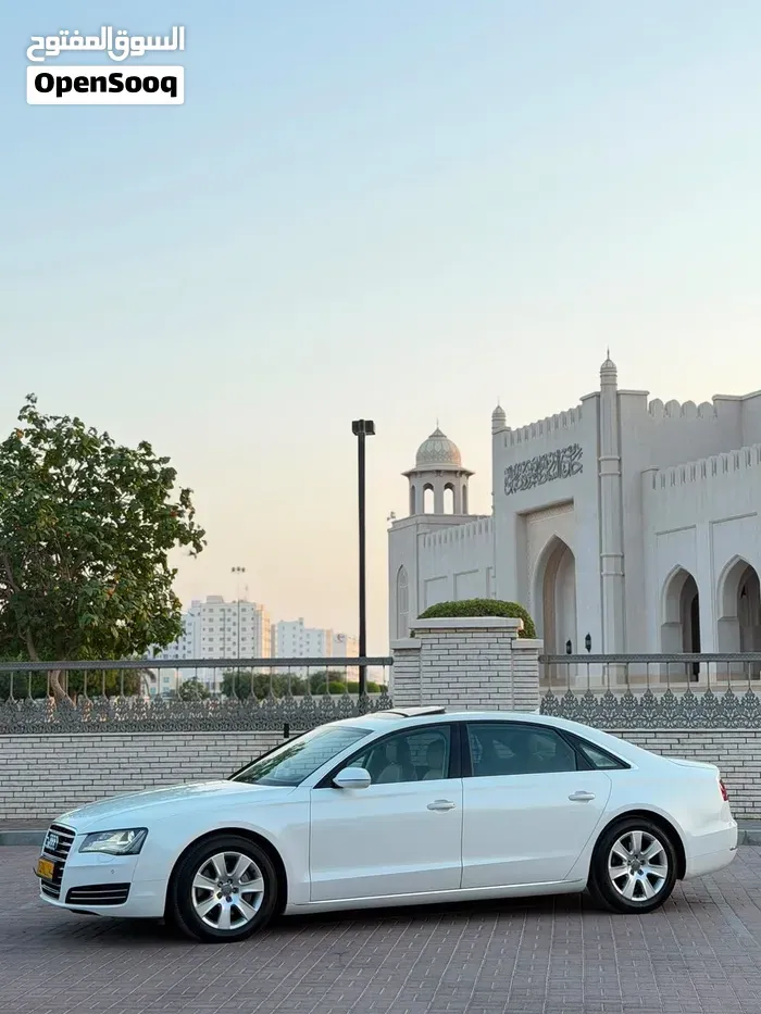 Audi A8 2012 photo 2