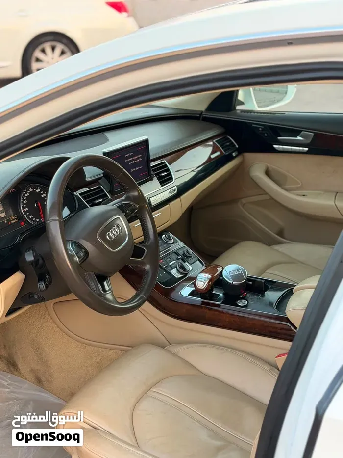 Audi A8 2012 photo 4