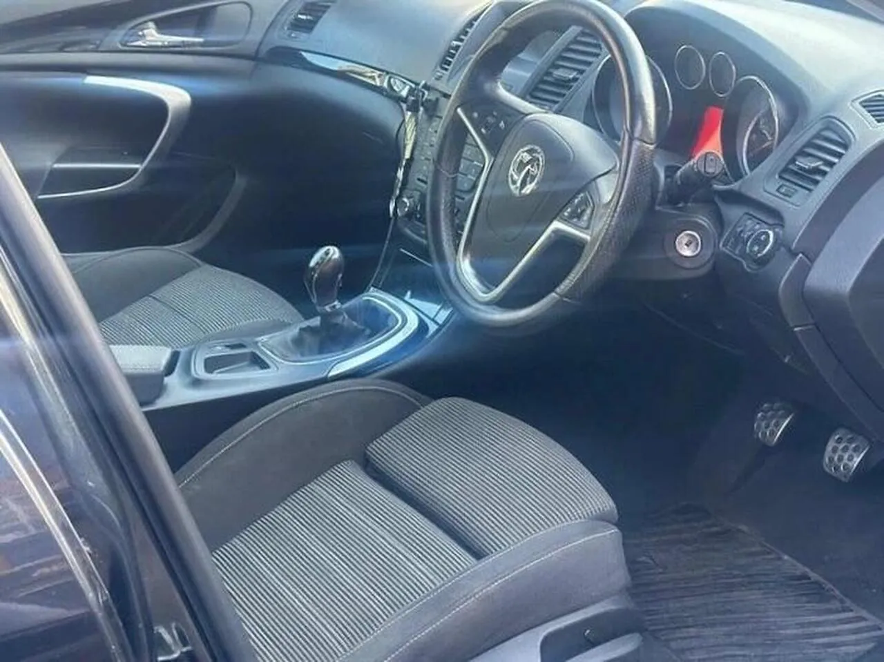 Vauxhall Insignia 2012 photo 2