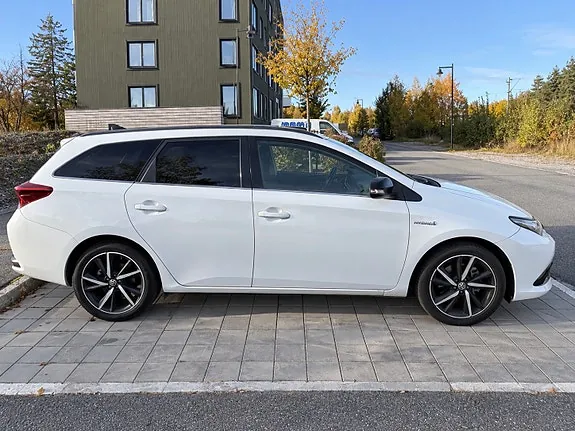 Toyota Auris 2017 photo 2