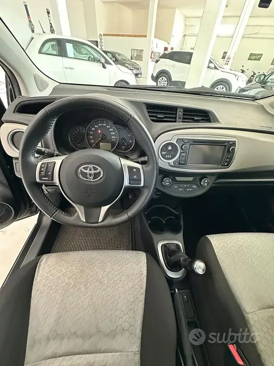 Toyota Yaris 2011 photo 4