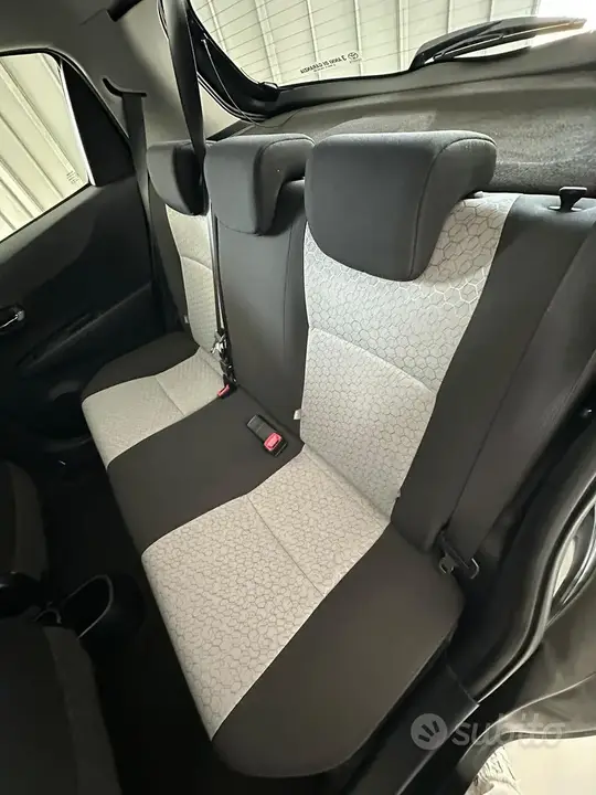 Toyota Yaris 2011 photo 5