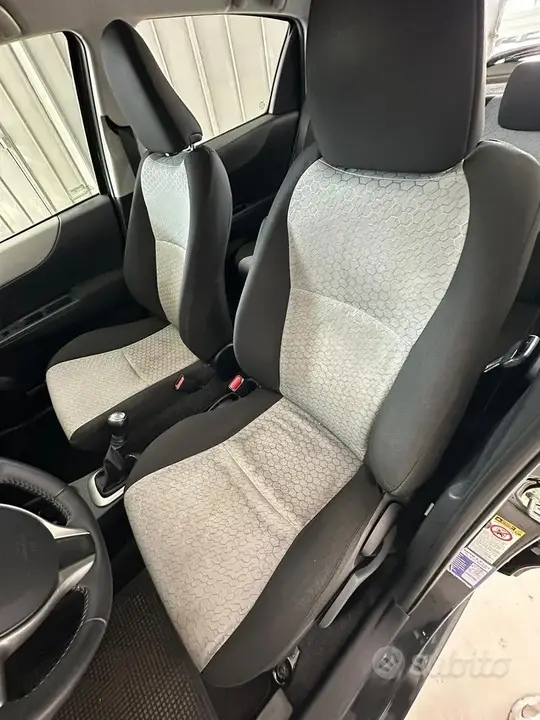 Toyota Yaris 2011 photo 3