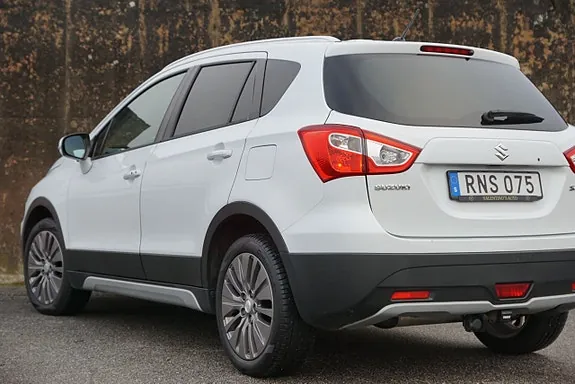Suzuki S-Cross 2015 photo 5