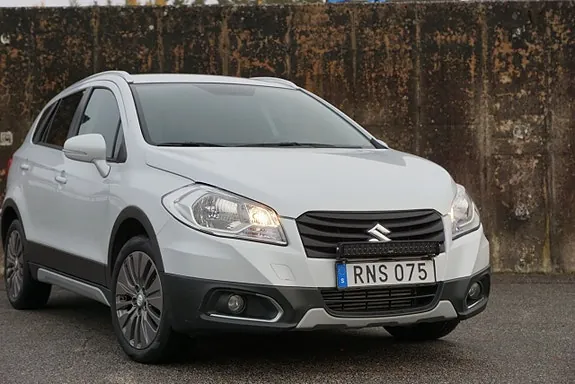Suzuki S-Cross 2015 photo 3