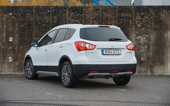 Suzuki S-Cross 2015 photo 4