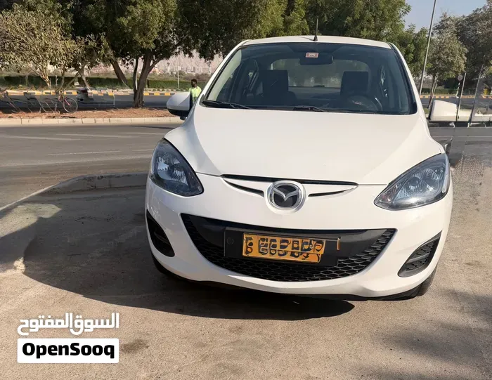 Mazda 2 2013 photo 2