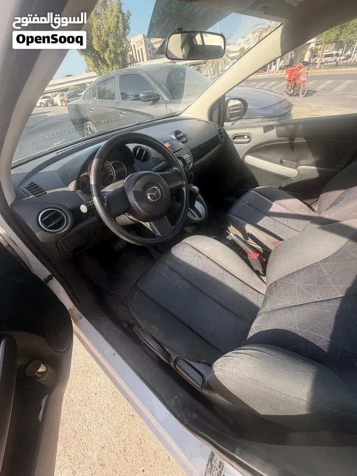 Mazda 2 2013 photo 4