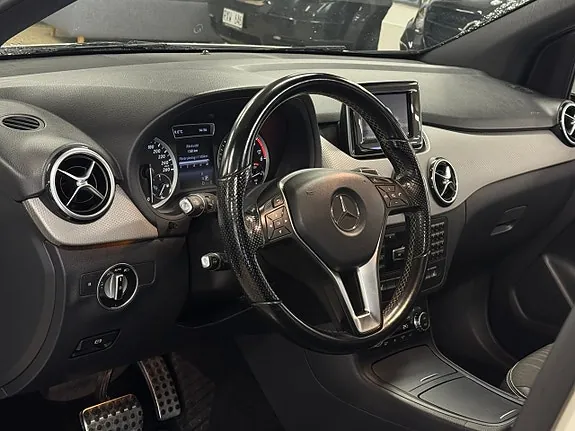 Mercedes-Benz B180 2015 photo 5