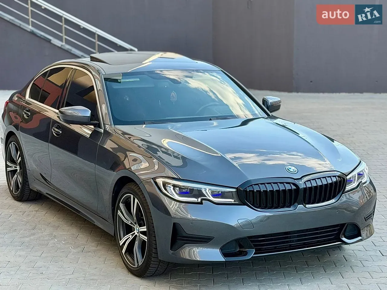 BMW 3 Series 2021 photo 2