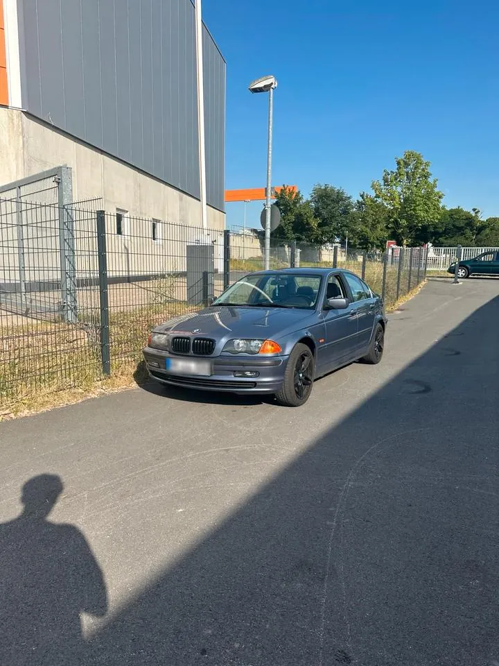 BMW 320I