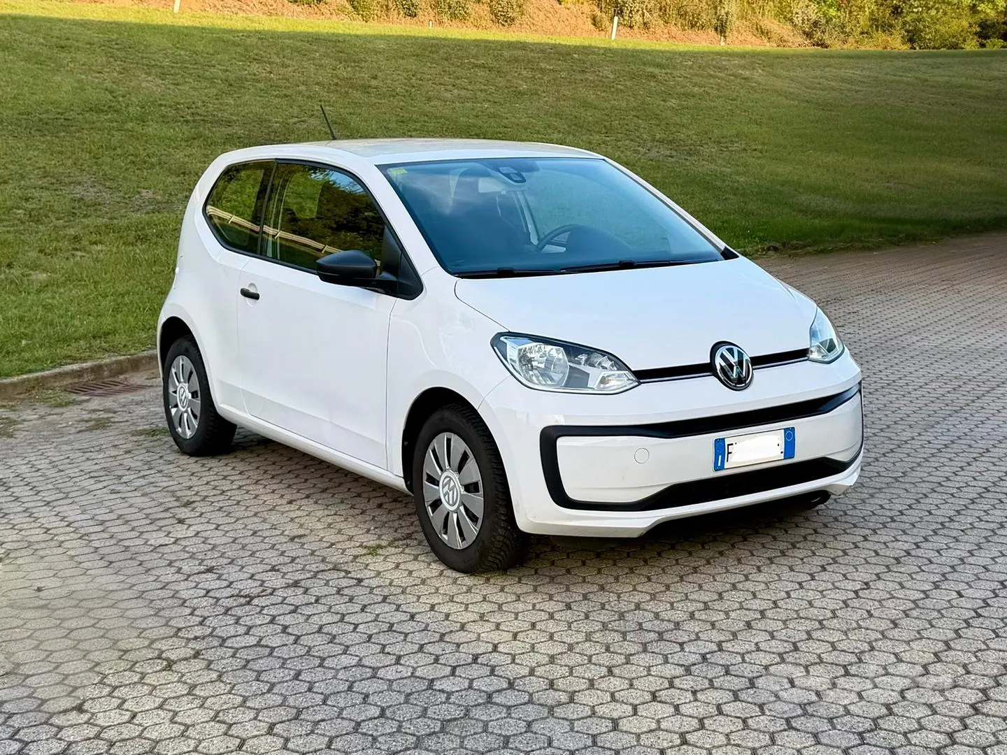 Volkswagen Up 2017 photo 4