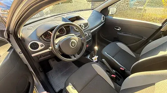Renault Clio 2011 photo 5
