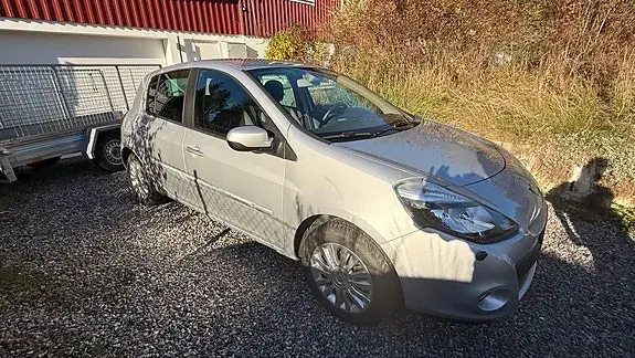 Renault Clio 2011 photo 2