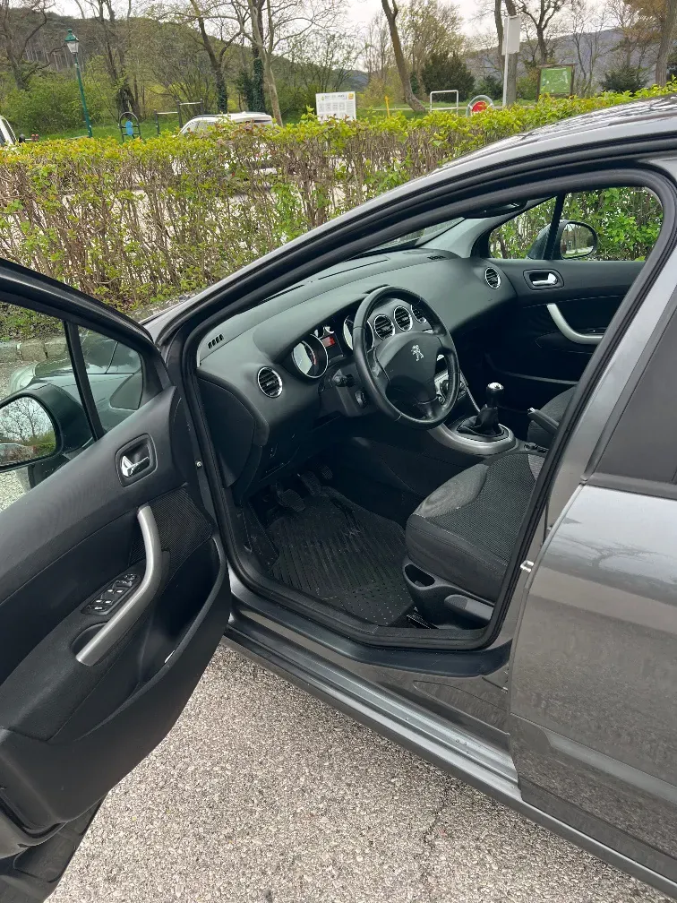 Peugeot 308 2012 photo 3