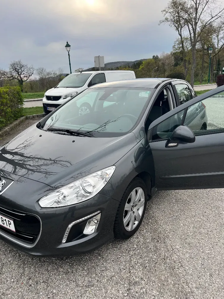 Peugeot 308 2012 photo 2