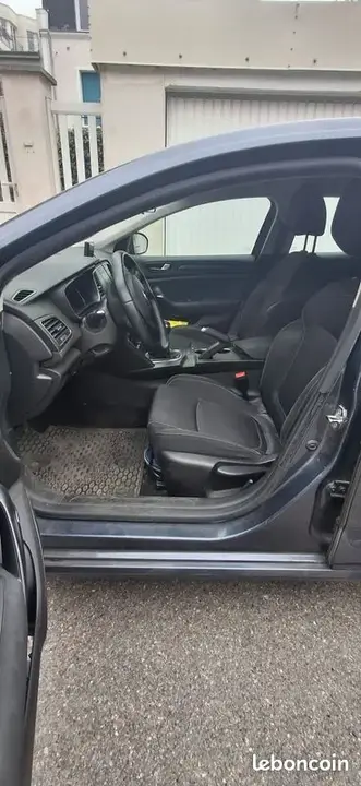 Renault Megane 2019 photo 2