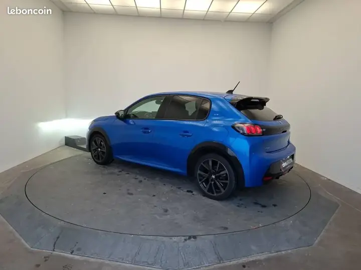 Peugeot 208 2022 photo 3