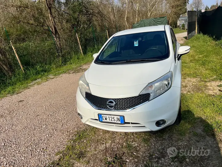 Nissan Note 2014 photo 2