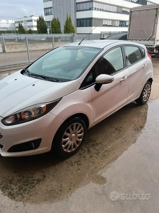 Ford Fiesta 2014 photo 2