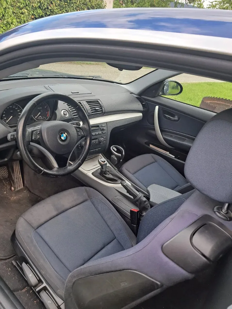 BMW 3 Series 2009 photo 2