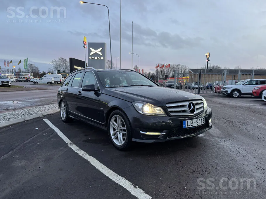 Mercedes-Benz C250 2012 photo 2