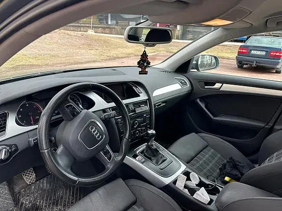 Audi A4 2012 photo 3