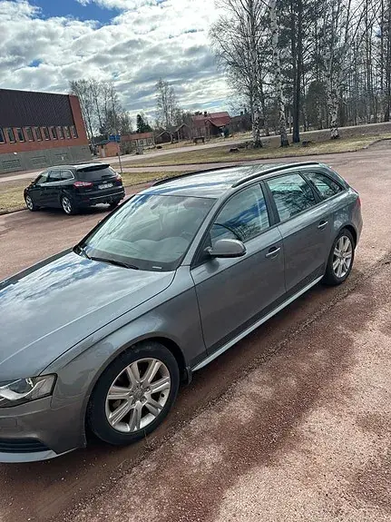 Audi A4 2012 photo 2