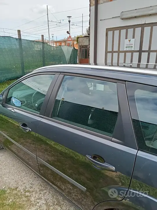 Ford Focus 2006 photo 2